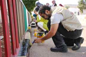 EA joins volunteers in painting the village of al Aqaba, Photo EAPPI/I. Tanner, 11/11/14.